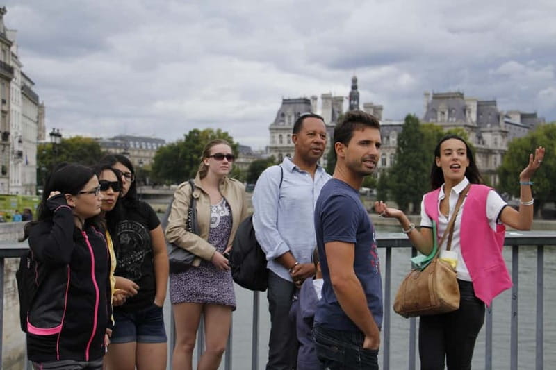 Paris: Marais without crowds. Guided Tour in a small group - Hôtel de Sens and Hôtel de Ville: Bringing the Story to Modern Paris