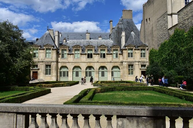 Paris Medieval Heart: Walking Tour in Ancient Marais - Walking the medieval Marais in 2.5 hours
