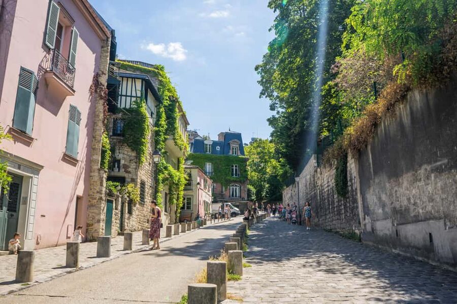 Paris Montmartre: 2-Hour City Tour in German - Sacré Coeur: the view, the symbolism, and how to notice more than photos
