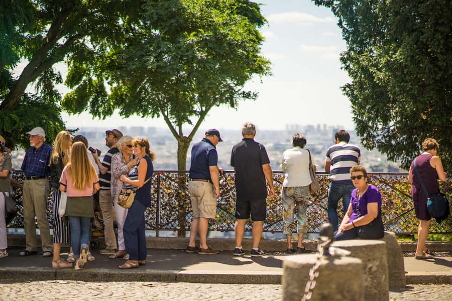 Paris Montmartre: 2-Hour City Tour in German - Lapin Agile and Clos Montmartre: the quieter, story-driven stops