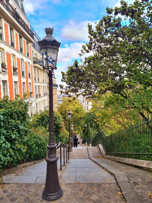 Paris: Montmartre Drawing tour with a local artist - Materials and technique: what you can try in 3 hours