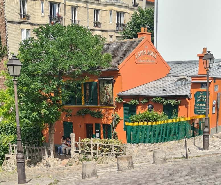 Paris: Montmartre Drawing tour with a local artist - Where you start at Place des Abbesses (and why that location helps)