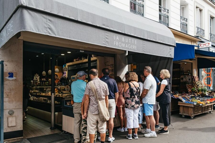 Paris: Montmartre Food and Wine Guided Tour - Oysters and French wine: a proper local institution moment