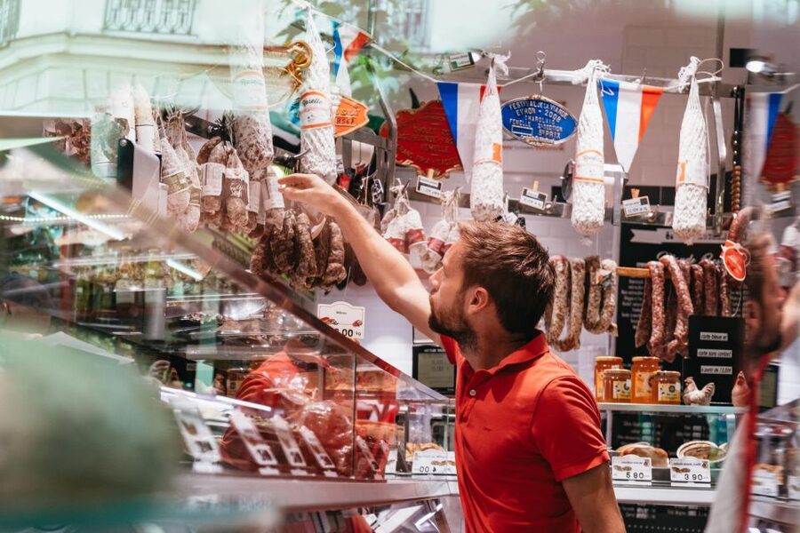 Paris: Montmartre Food and Wine Guided Tour - Wine pairing that teaches without turning into a lecture