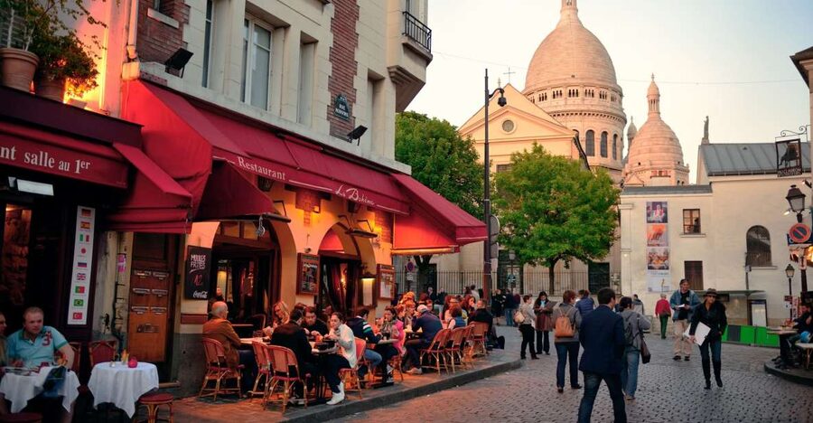 Paris: Montmartre Food Tour with Full Meal - Montmartre After Dark, the Way Paris Food Feels