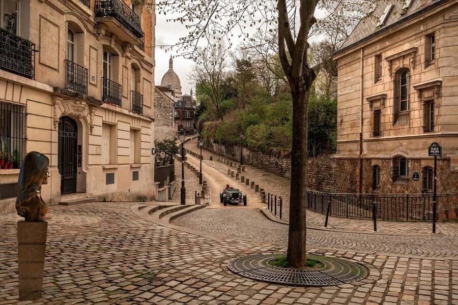 Paris: Montmartre Food Tour with Full Meal - Food Tour Stops as a Smart First-Day Strategy