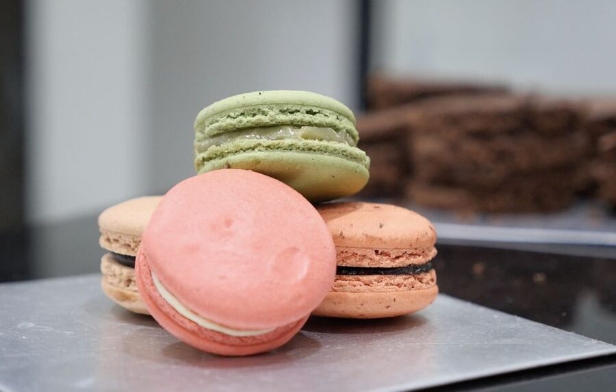 Paris: Montmartre Food Tour with Full Meal - Where You Start by Moulin Rouge, and Why That Matters