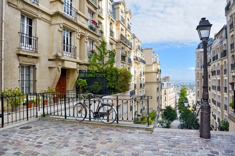 Paris: Montmartre Hidden Gems and Highlights Walking Tour - Sacré-Cœur at the Top: Views, 19th-Century Architecture, and a Smart Plan
