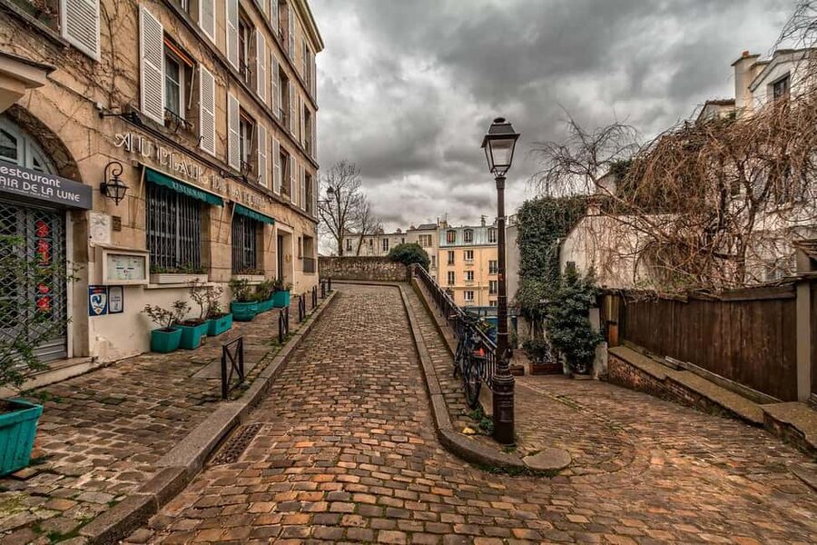 Paris: Montmartre hidden gems walking Tour with Local Guide - Picasso’s streets and the Pink House, the neighborhood as an art map
