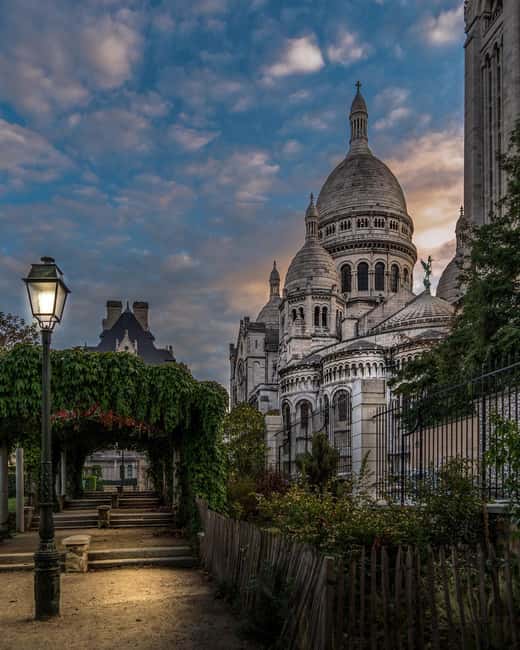 Paris: Montmartre hidden gems walking Tour with Local Guide - Is this Montmartre walking tour worth booking?