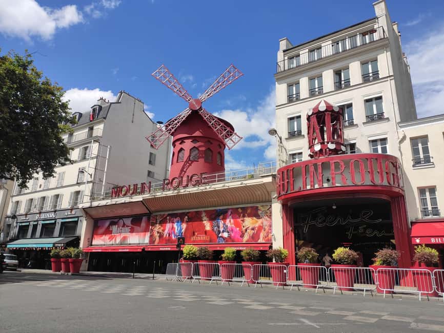 Paris : Montmartre highlights walking tour - Place du Tertre: the painter square and what to watch for
