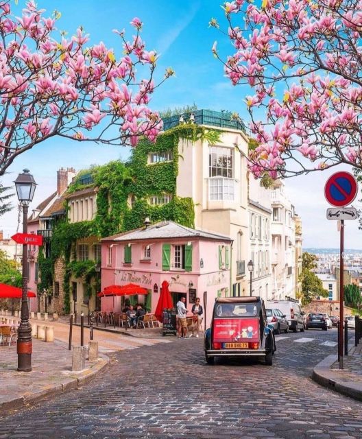 Paris: Montmartre Hill & Sacré-Cœur Guided Walking Tour - Place du Tertre: People Watching With a Story