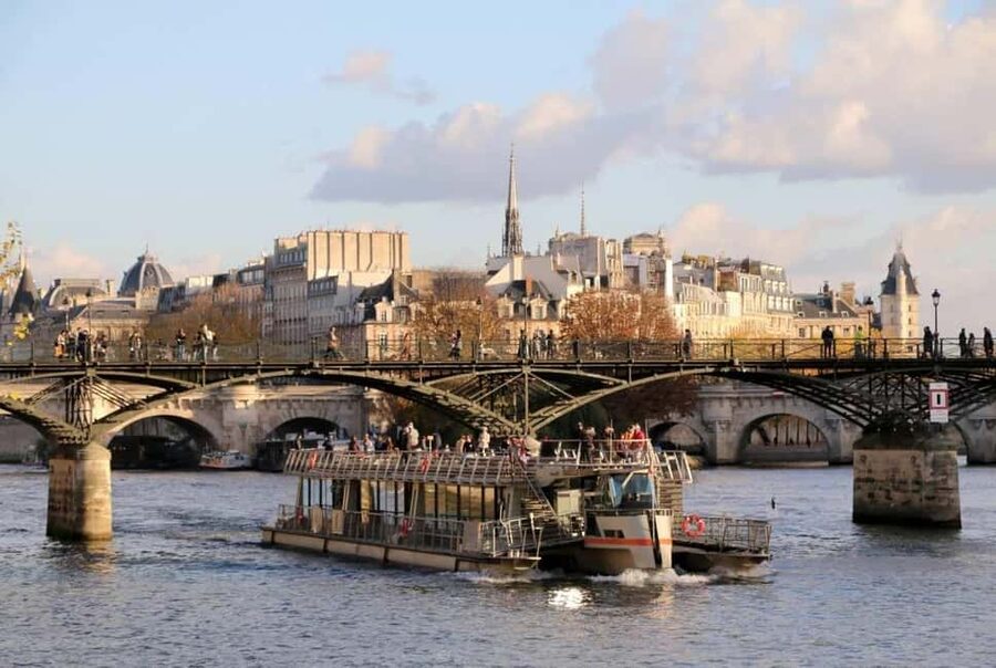 Paris: Montmartre Private Guided Tour & River Cruise Option - Price and value at $85: when this tour pays off