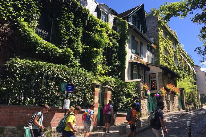 Paris: Montmartre Semi-Private Guided Walking Tour - Sacré-Cœur from the outside: the big view without extra ticket stress