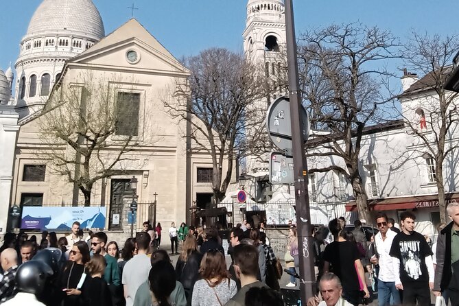 Paris: Montmartre Semi-Private Guided Walking Tour - Small group, flexible pacing: why up to 8 matters here