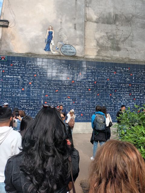 Paris: Montmartre Small Group Guided Walking Tour - Lapin Agile and Moulin de la Galette, Where Cabaret Culture Lives