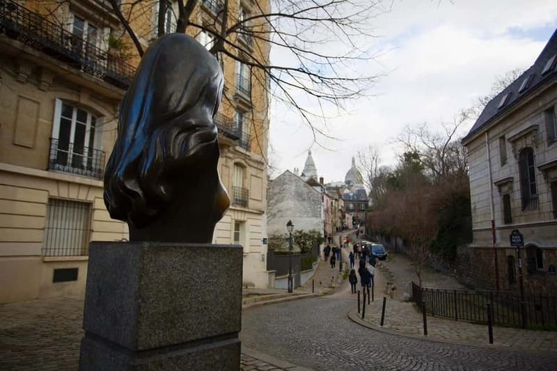 Paris: Montmartre. The old artist village+its unique charm. - Starting by Moulin Rouge, Then Letting Montmartre Take Over