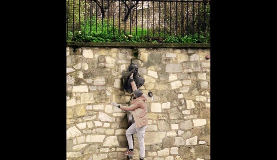 Paris: Montmartre Tour with Sacré-Cœur (Wine Tasting Option) - Practical tips for shoes, photos, and making the most of the climb