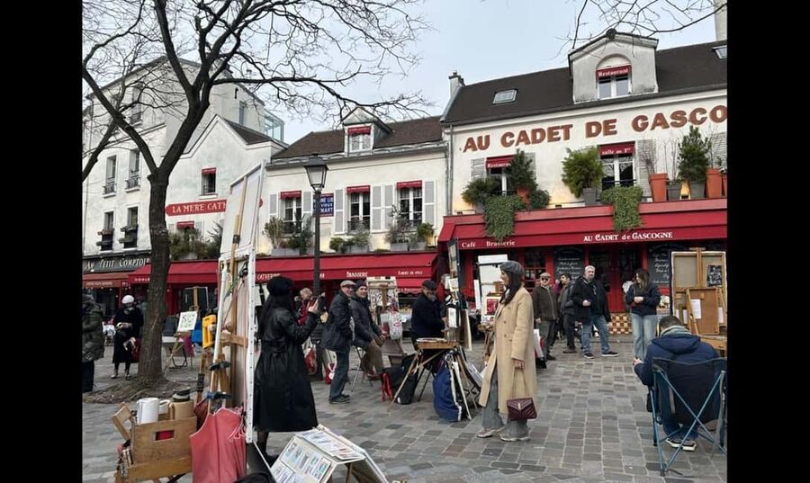 Paris: Montmartre Tour with Sacré-Cœur (Wine Tasting Option) - From Moulin Rouge area to Rue Lepic’s classic Montmartre streets