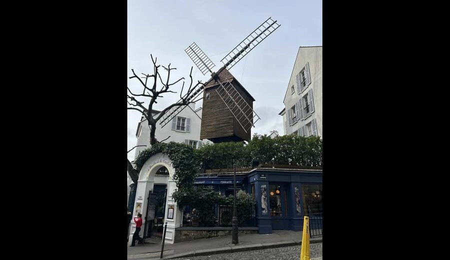 Paris: Montmartre Tour with Sacré-Cœur (Wine Tasting Option) - Wall of Love and Le Bateau-Lavoir: where you stop, look, and absorb