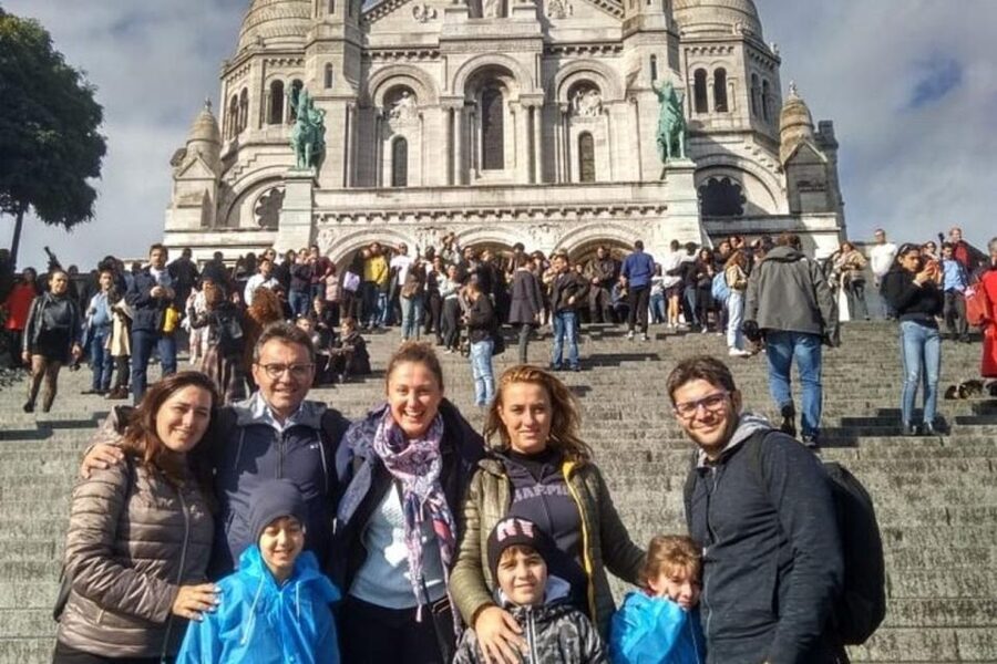 Paris : Montmartre Walking Tour - Place du Tertre: the iconic square where art and tourism meet