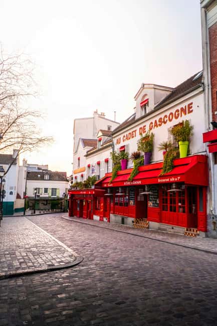 Paris: Montmartre Walking Tour with Sacré-Cœur Basilica - The Montmartre route: why it works in 2 hours