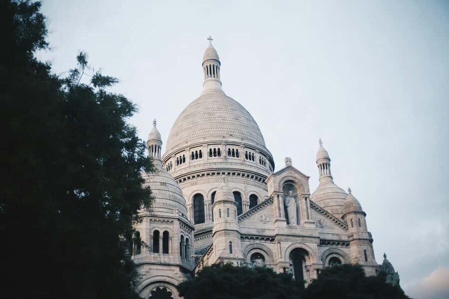Paris: Montmartre Walking Tour with Sacré-Cœur Basilica - Meeting at Blanche: quick orientation, right by Moulin Rouge