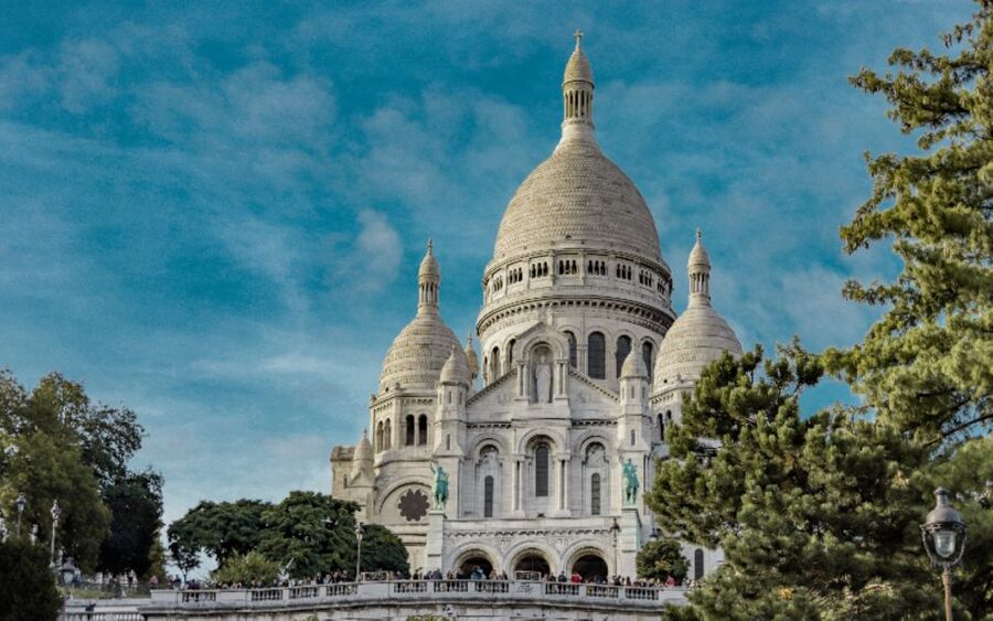 Paris: Montmartre Walking Tour with Sacré-Cœur Entry Option - Maison Rose and Place du Tertre: Art Street Energy, Without the Stress