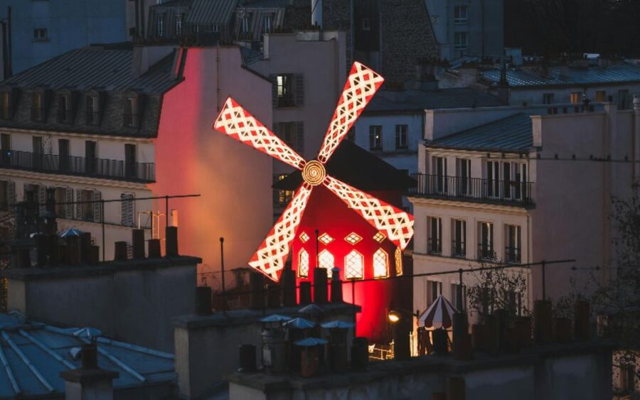 Paris: Montmartre Walking Tour with Sacré-Cœur Entry Option - Meeting at Abbesses Station Line 12: Start Easy, Stay On Route