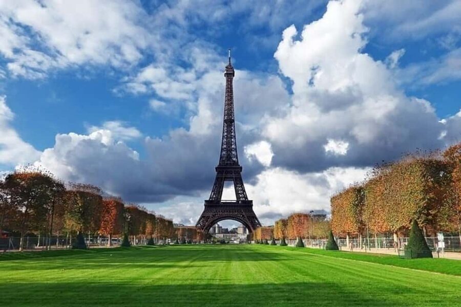 Paris : Montmartre Walking Tour - Where you meet near Rue Ronsard, and why that matters