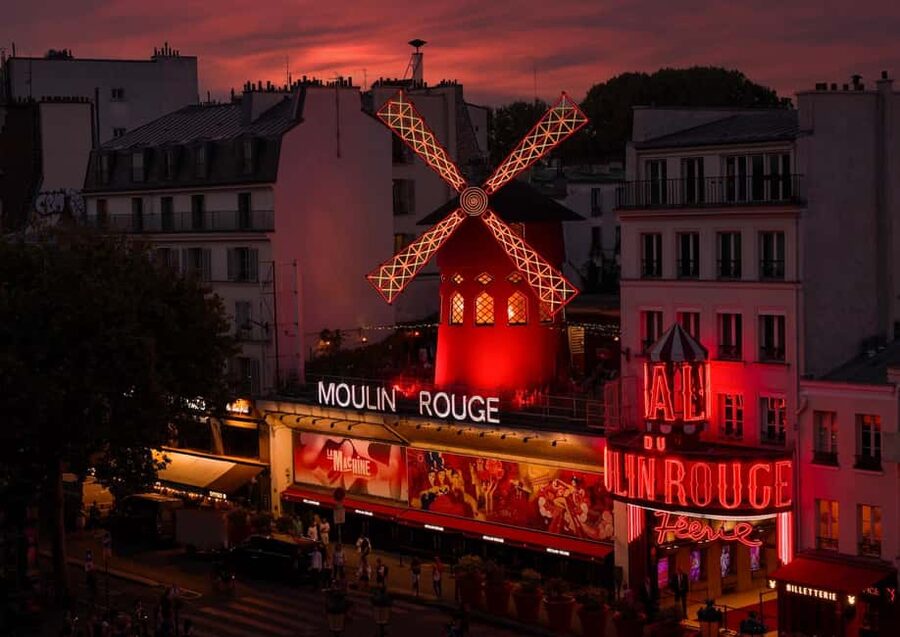 Paris: Moulin Rouge Cabaret Show Ticket with Champagne - FAQ