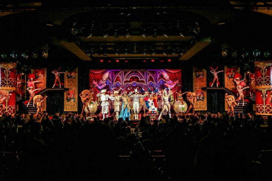 Paris: Moulin Rouge Cabaret Show Ticket with Champagne - Timing your night: 21:00 vs 23:00 and how it affects your evening