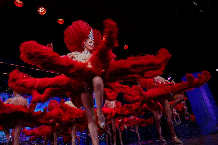 Paris: Moulin Rouge Show with Champagne and Drop-Off Service - Dress code and ticket check-in, avoiding the common mistakes