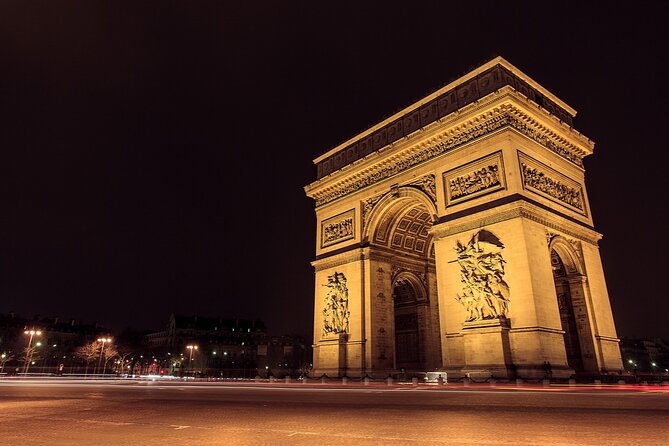 Paris Murder Mystery: Death on the Seine Quest and Tour - Language, group size, and what kind of travelers should book
