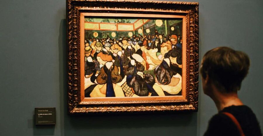 Paris: Musée d'Orsay Guided Tour with Ticket - Entering the Beaux-Arts Orsay, with a guide who sets the story