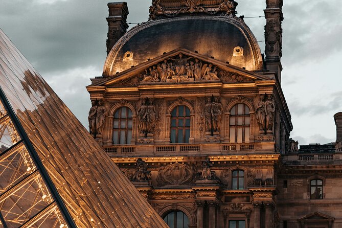 Paris: Night at the Louvre 6-people Max Guided Experience - The guide factor: Rawda and Claudia set the tone