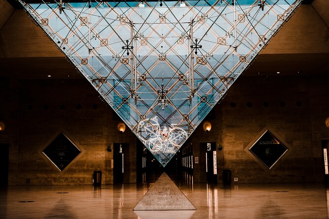 Paris: Night at the Louvre 6-people Max Guided Experience - What the tour includes (and what it does not)