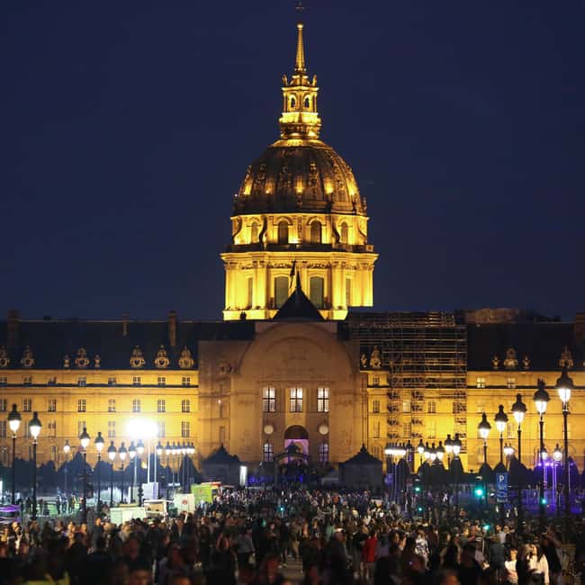Paris: Night City Tour in a van for up to 7 people - How the night van tour works for up to 7 people