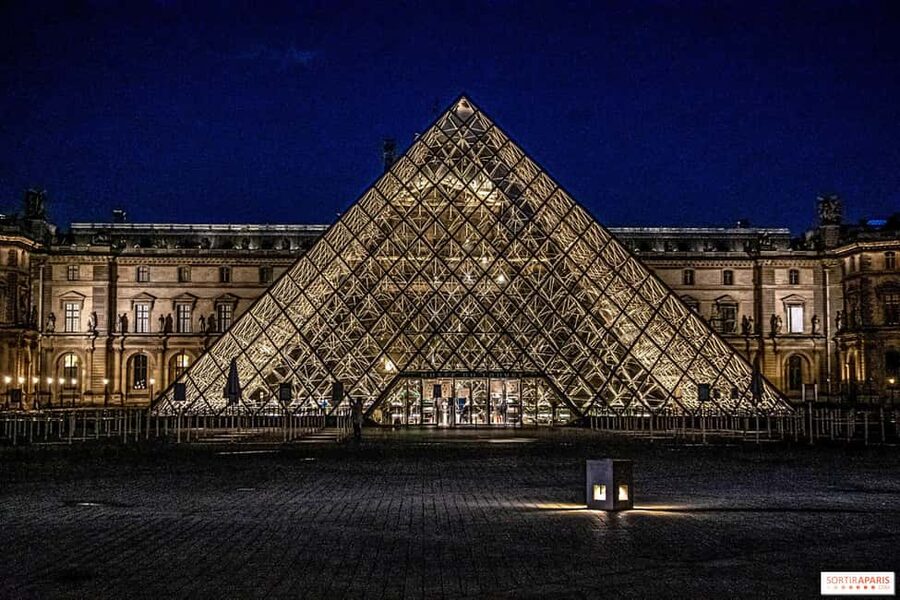 Paris: Night City Tour in a van for up to 7 people - The route highlights: Eiffel Tower, Arc de Triomphe, Champs-Élysées, Montmartre