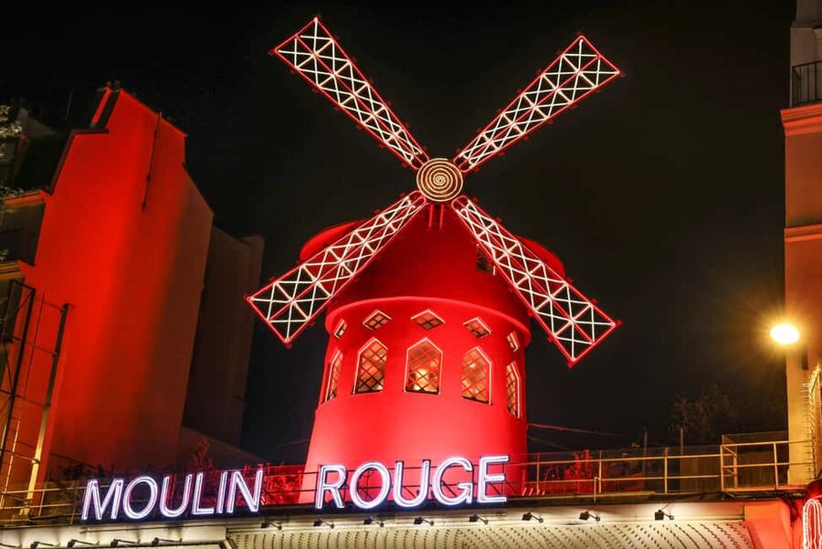 Paris: Night City Tour in a van for up to 7 people - Museums and palaces you pass by: Musée dOrsay, Concorde, Petit and Grand Palais