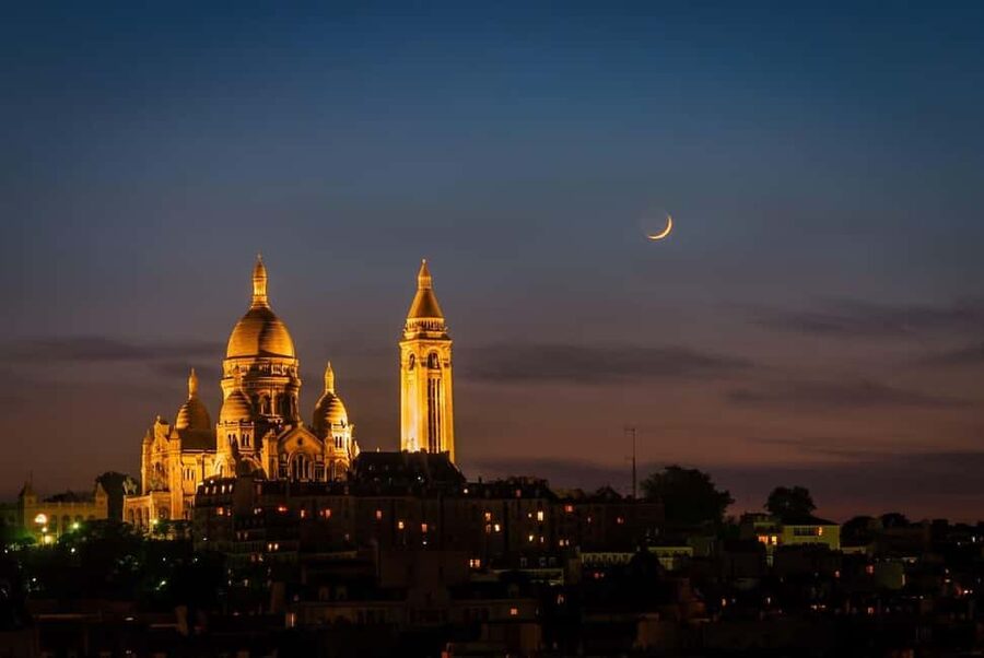 Paris: Night City Tour in a van for up to 7 people - Price and value for a private group in Paris