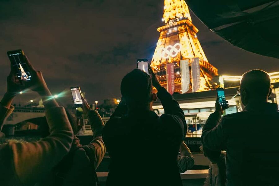 Paris: Night Small-Group Bike Tour and Boat Cruise - Musée d’Orsay and the Seine bank: a smooth rhythm, not a race
