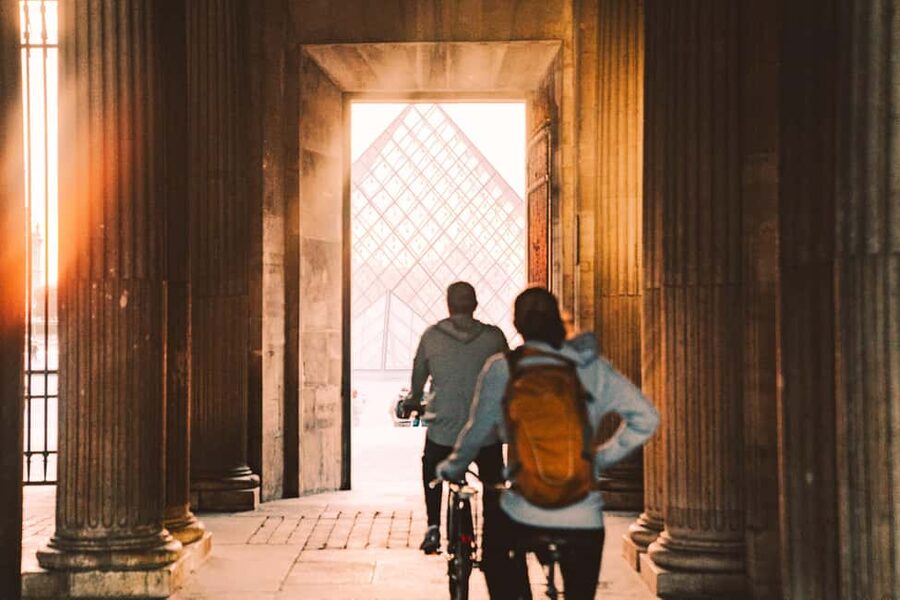 Paris: Night Small-Group Bike Tour and Boat Cruise - The Louvre to Tuileries sunset stretch: timing is everything