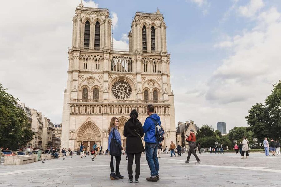 Paris: Notre Dame and Île de la Cité Walking Tour - What your guide brings to the story (and the names you might hear)