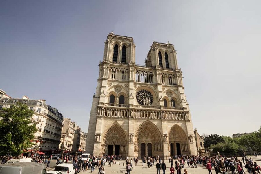 Paris: Notre Dame and Île de la Cité Walking Tour - The Île de la Cité walking loop: how Paris changes as you move