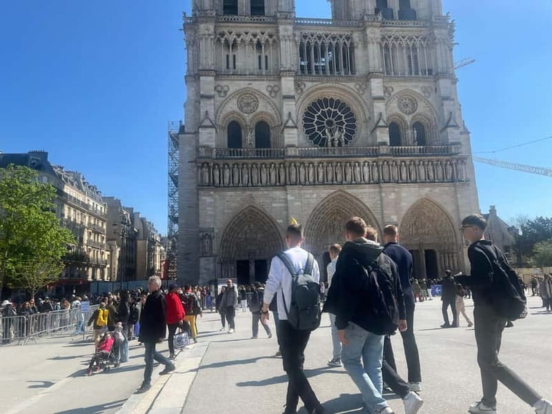 Paris: Notre-Dame Cathedral Exterior Tour & Free Entrance - After the exterior: entering the cathedral for free, at your own pace