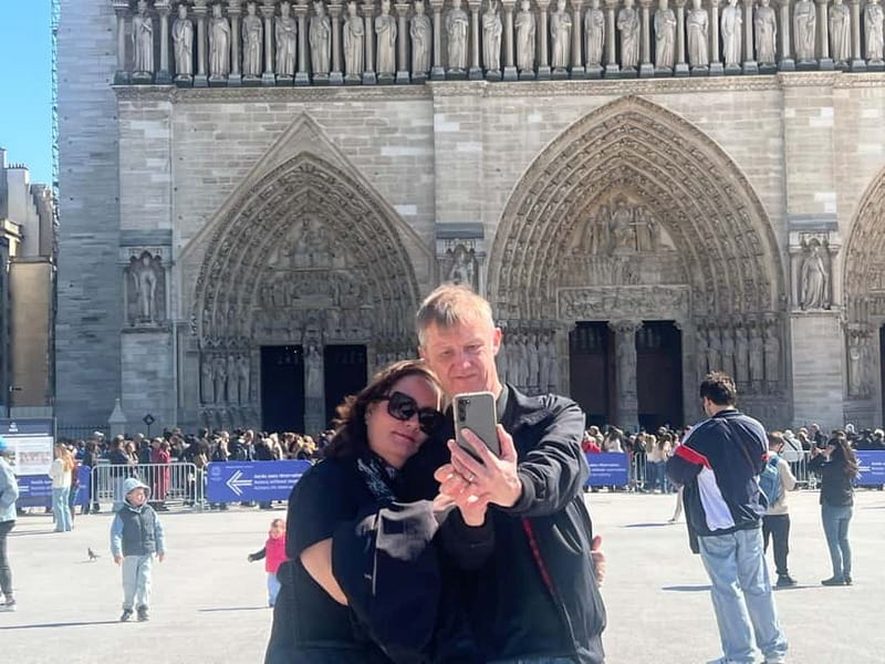 Paris: Notre-Dame Cathedral Exterior Tour & Free Entrance - Dress code and practical rules you should take seriously