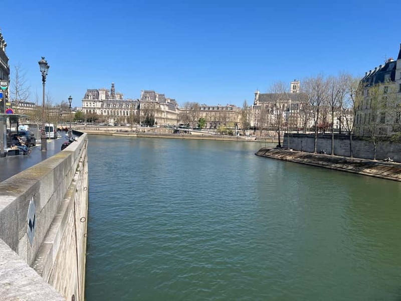 Paris: Notre-Dame Cathedral Exterior Tour & Free Entrance - Price and value: is $28 a fair deal for this format?