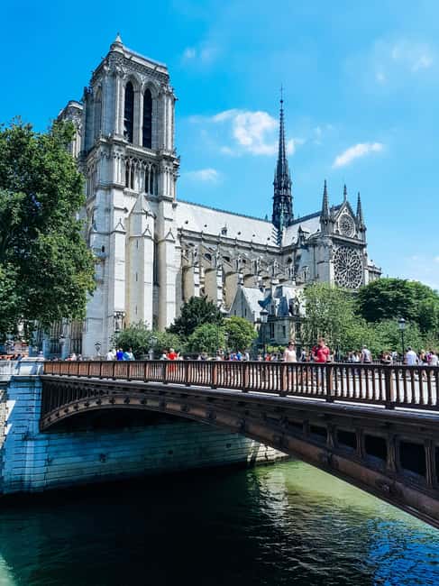 Paris: Notre Dame Cathedral Exterior Tour with Free Entry - Choosing your guide: the names you might hear and what those choices signal