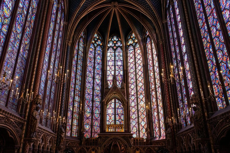 Paris: Notre Dame Cathedral Exterior Tour with Free Entry - Transitioning from the exterior walk to free entry inside